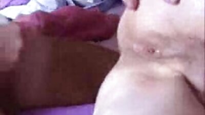 Mændene knepper sammen brunetten i alle sprækkerne ved Woodmans pornocasting.