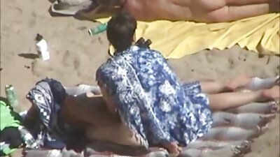 Fordærvet elsker af bande bangs strakte sin røv for en hård gangbang.