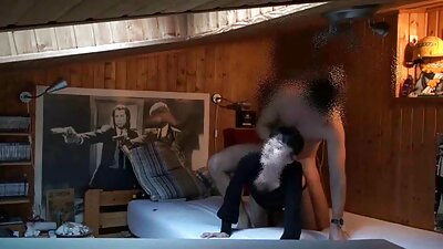 Efter hård sex og fisting med en russisk brunette, begyndte fyren at onanere sin pik, og tvang sin kæreste til at slikke hendes røv.