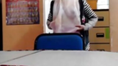 En elev bad en klassekammerat om at tage hendes erotiske billeder og viste hendes røv i stramme trusser.